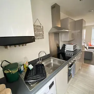 https://rw3-guest-house-great-location-business-couple-city-centre.cardiffhotelswales.com