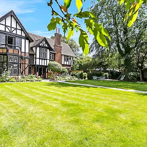 Дом отдыха Tudor Grange, Борнмут