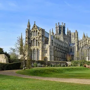 https://camstay-riverside-apartment.cambridgehotelsuk.com