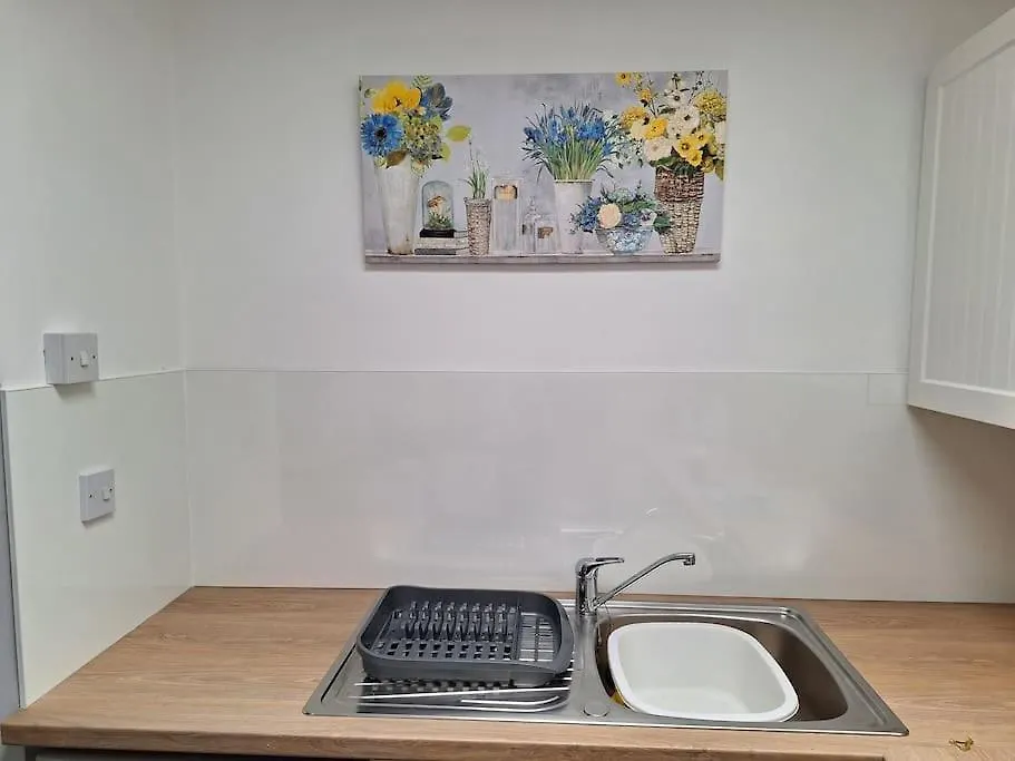 1 Bedroom Apartment In Bournemouth, Free Parking United Kingdom
