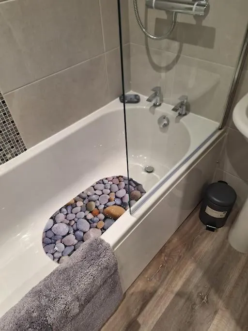 1 Bedroom Apartment In Bournemouth, Free Parking Bournemouth