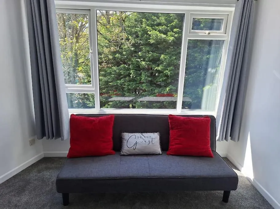 1 Bedroom Apartment In Bournemouth, Free Parking United Kingdom